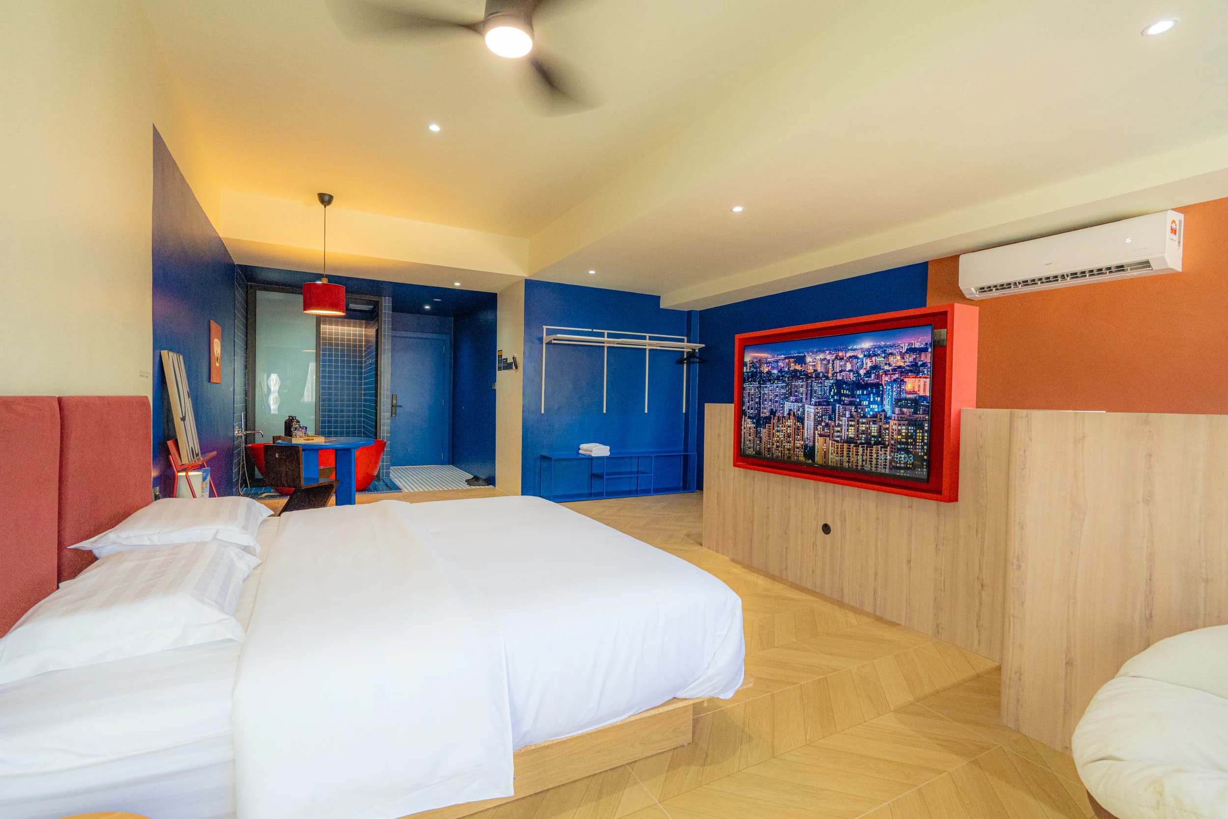 Blue Suite — Photo 1