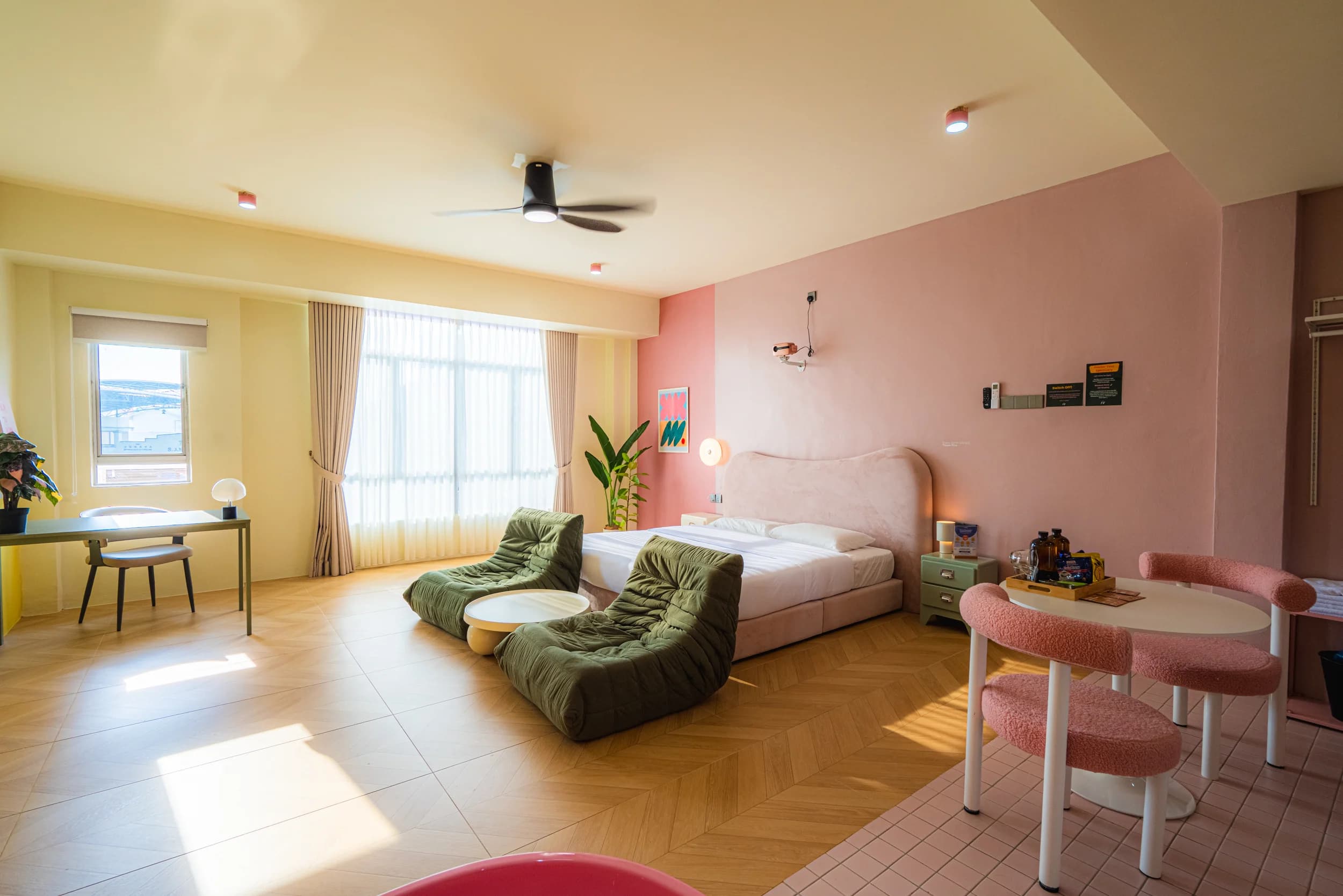 Pink Suite — Photo 4