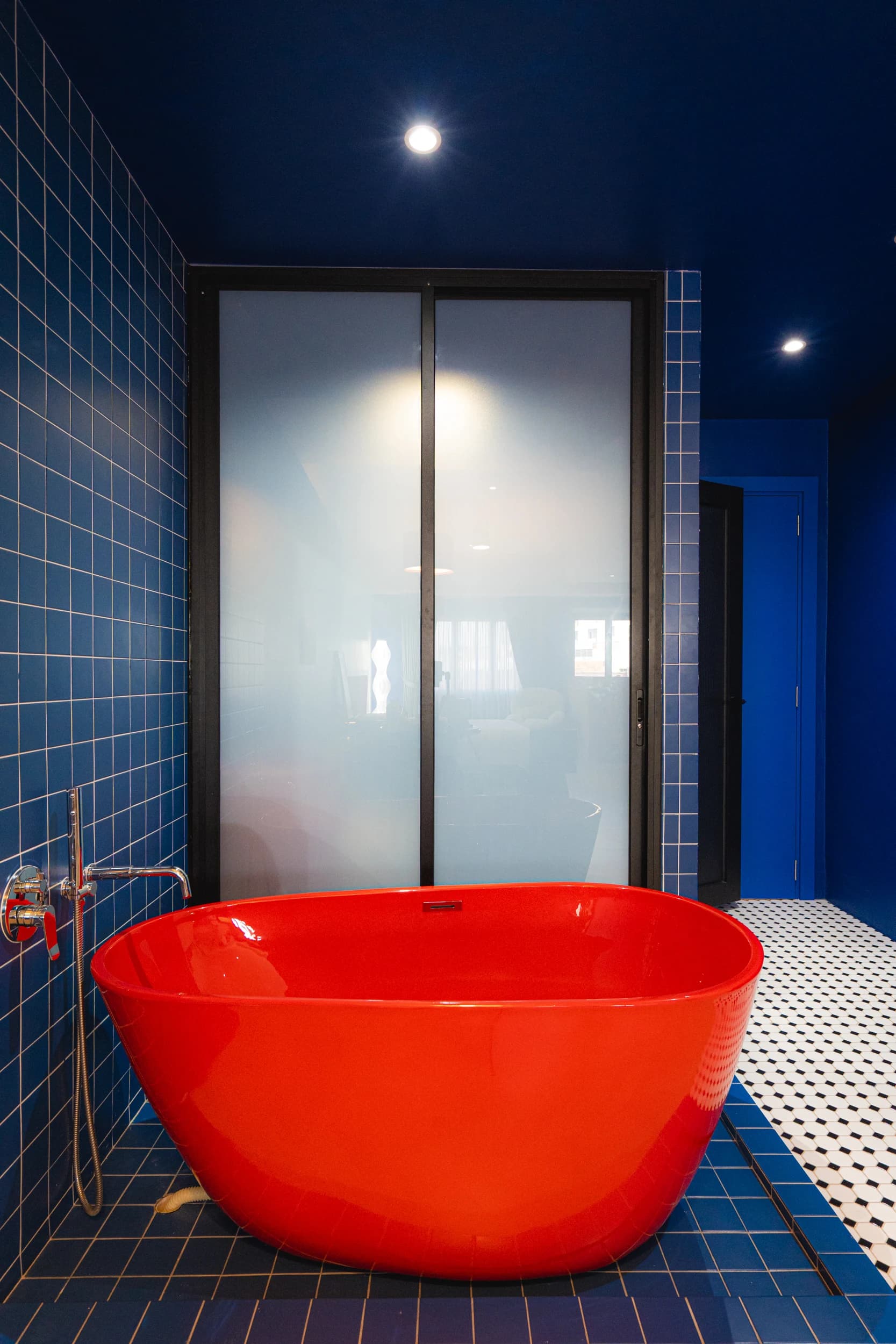 Blue Suite — Photo 9