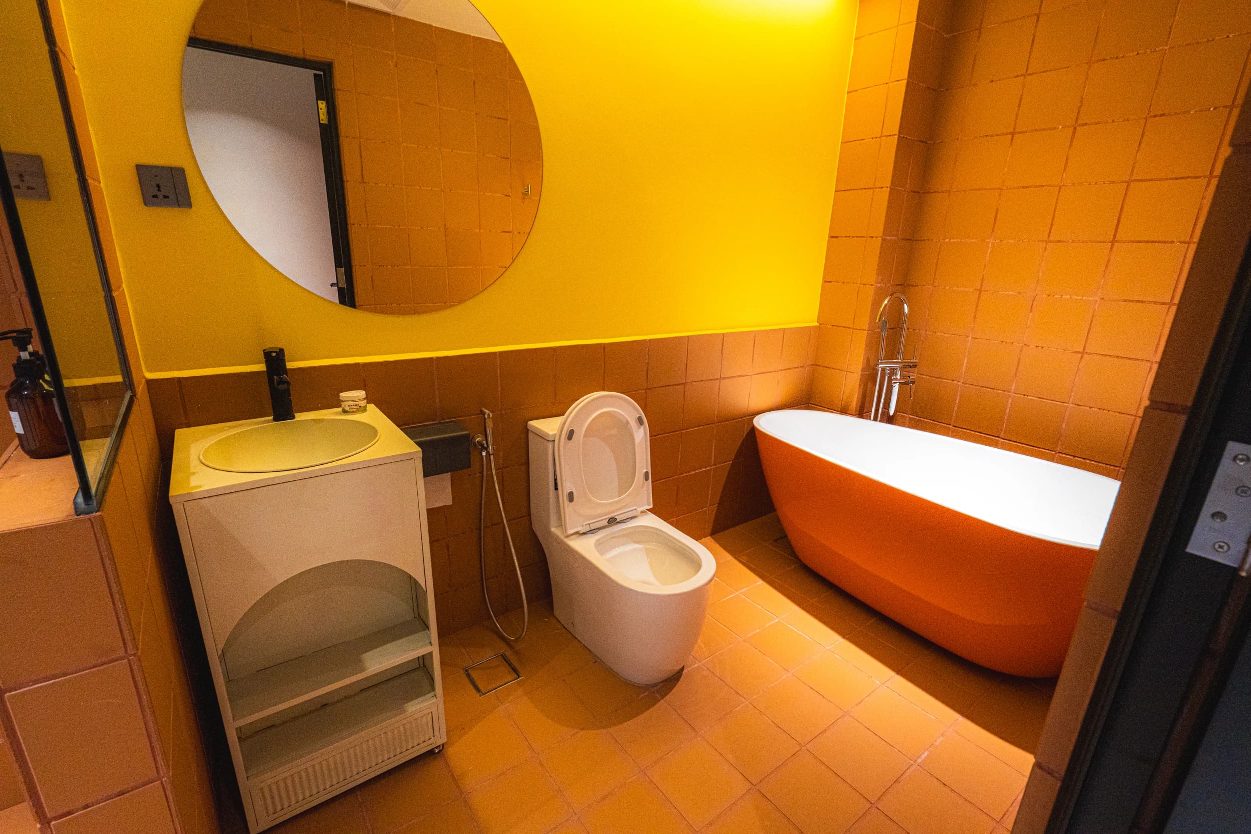 Orange Suite — Photo 15