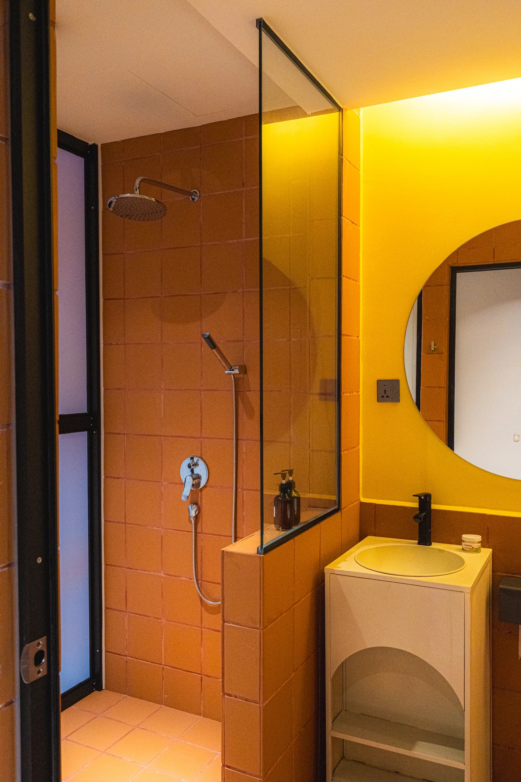 Orange Suite — Photo 16